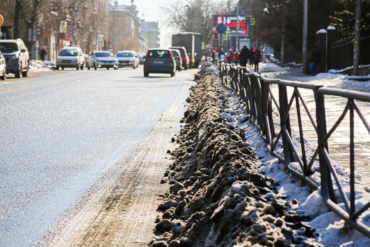 Фото «Фестиваль снежного уродства»: водители раскритиковали уборку дорог и парковок в Новосибирске 3