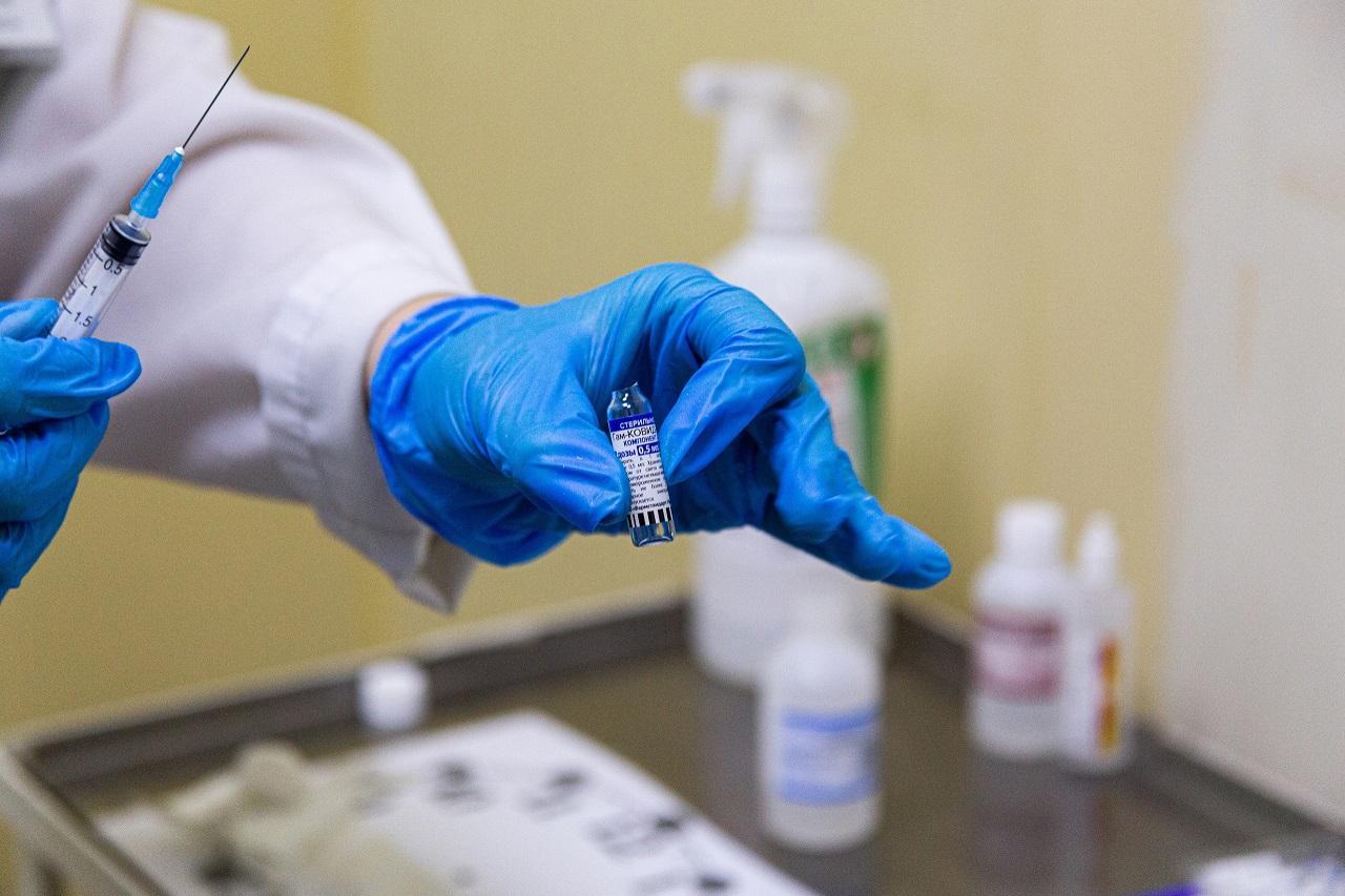 Фото Могут ли уволить за отказ от вакцинации: врачи объяснили, как отказаться от прививки и получить QR-код 3