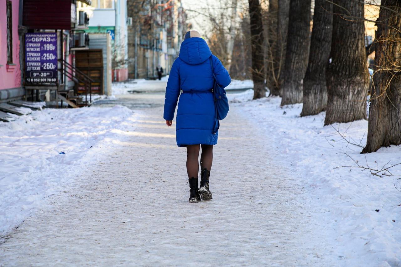 Фото «Фестиваль снежного уродства»: водители раскритиковали уборку дорог и парковок в Новосибирске 11