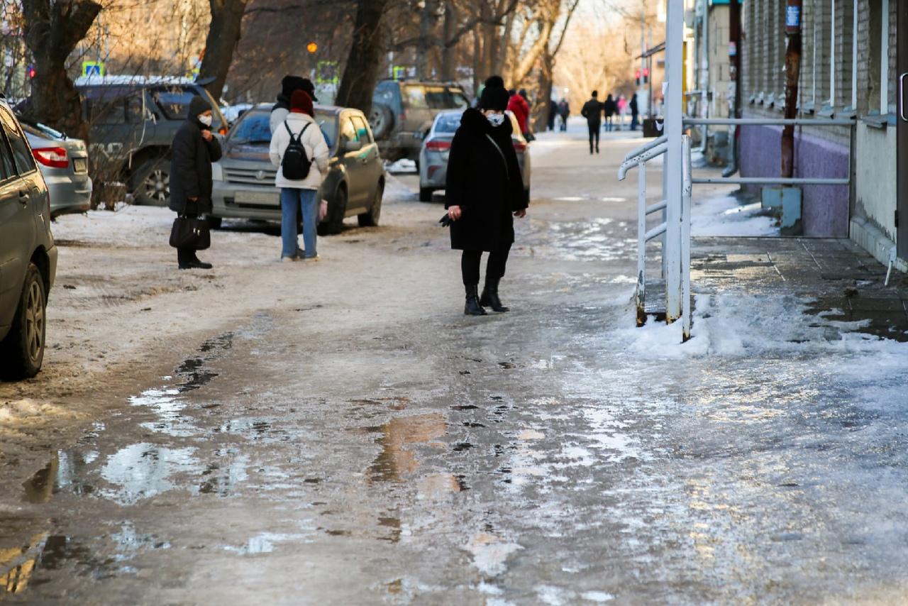 Фото «Фестиваль снежного уродства»: водители раскритиковали уборку дорог и парковок в Новосибирске 8