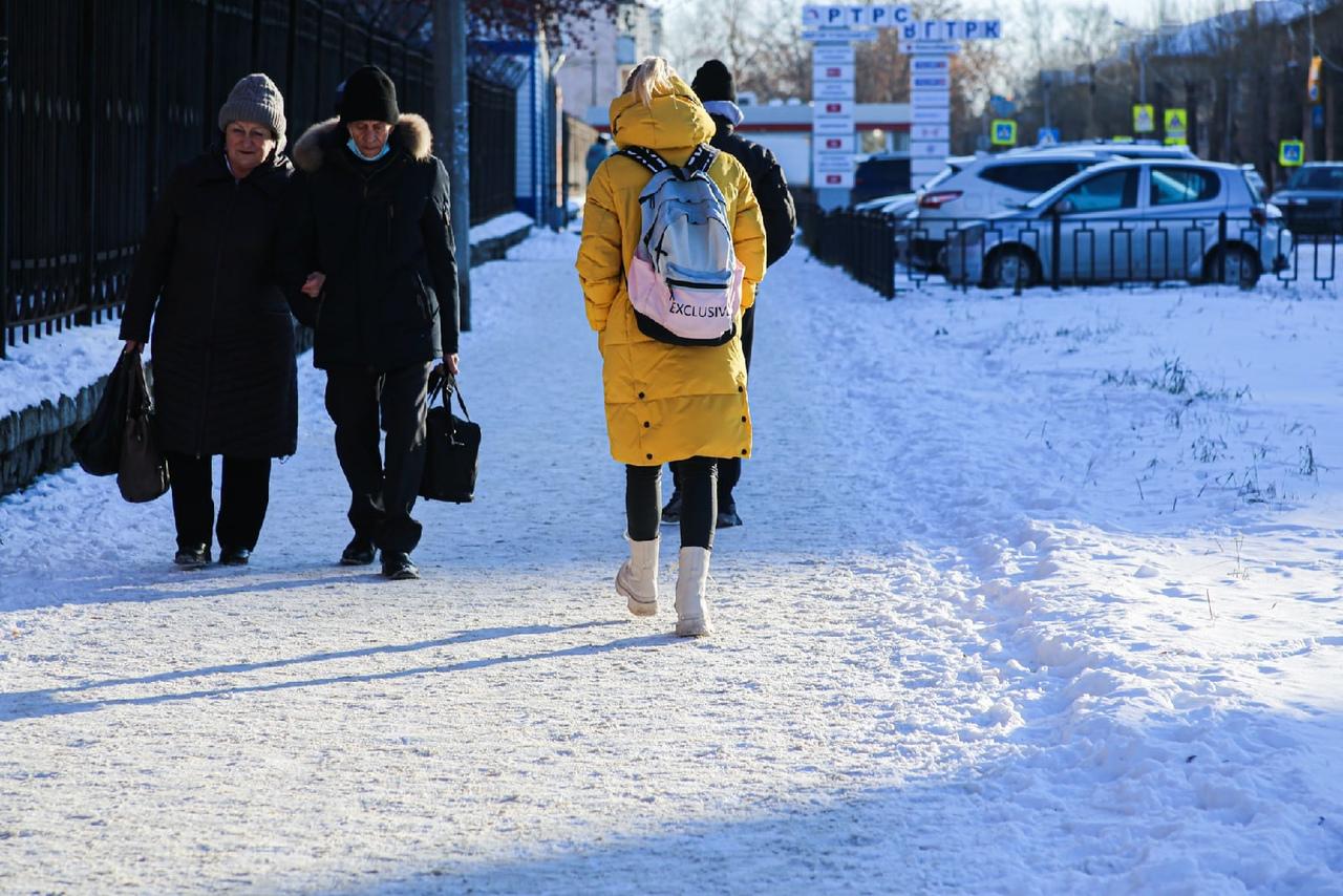 Фото «Фестиваль снежного уродства»: водители раскритиковали уборку дорог и парковок в Новосибирске 12