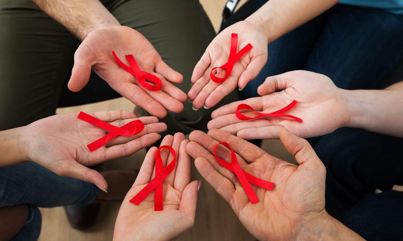 Фото Всемирный день борьбы со СПИДом 1 декабря: сколько живут с ВИЧ и лечится ли он 2