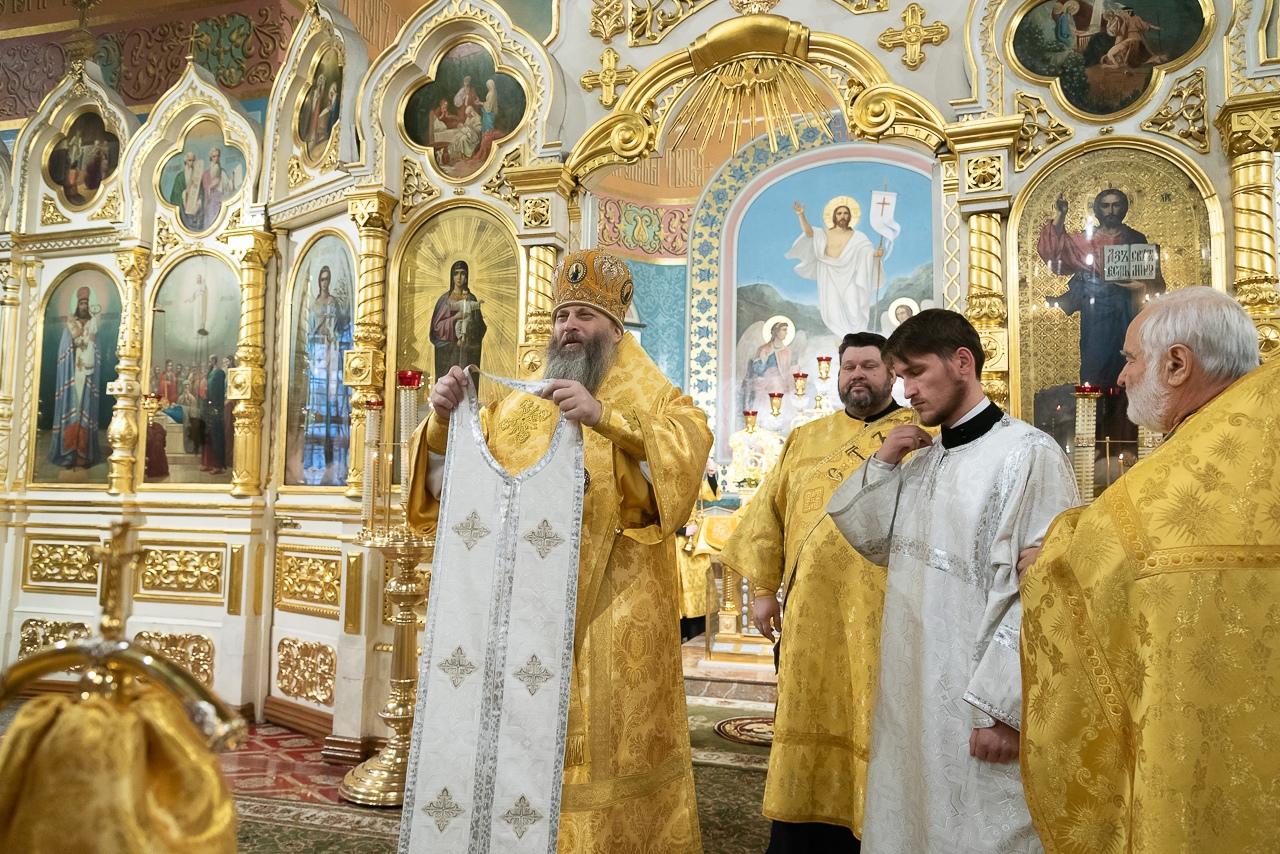 Фото Новосибирский митрополит Никодим благословил верующих на Рождественский пост 3