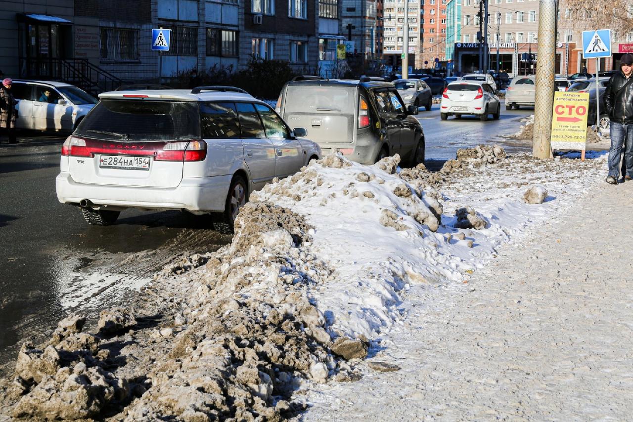 Фото «Фестиваль снежного уродства»: водители раскритиковали уборку дорог и парковок в Новосибирске 4