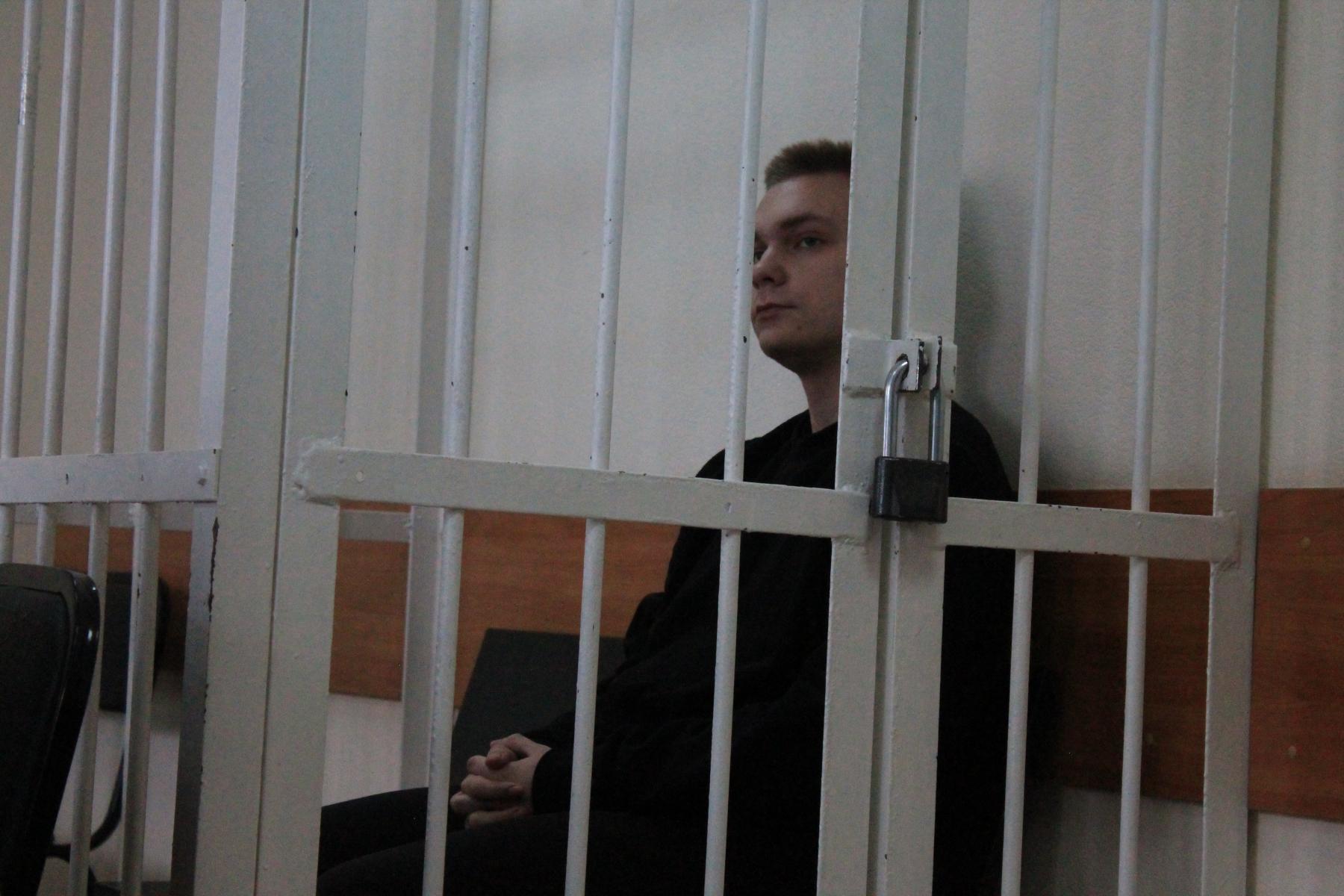 Фото «Жертва медийного резонанса»: 19-летнего Фёдора Хижина из Новосибирска начали судить по делу об убийстве подруги из-за мефедрона 3