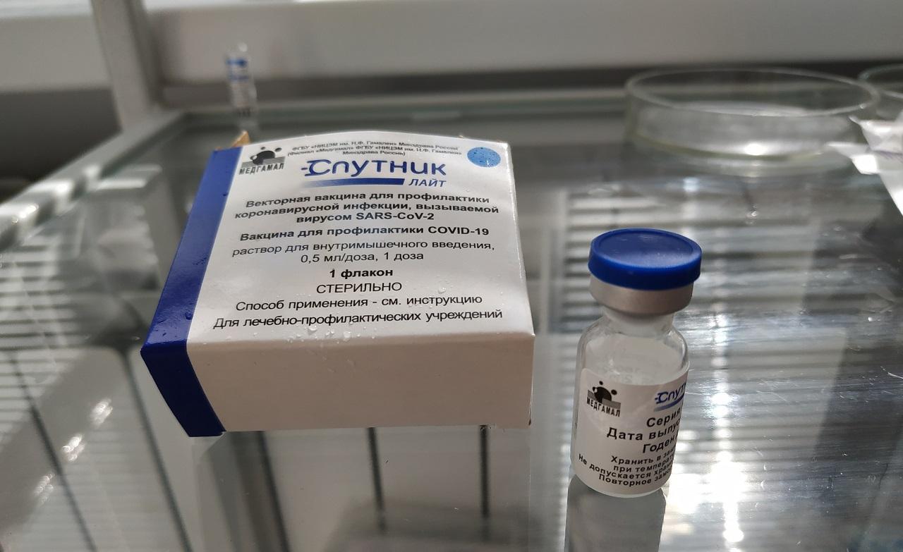 Фото Pfizer после «Спутника»: учёный рассказал, можно ли делать зарубежную и российскую вакцину одновременно 3
