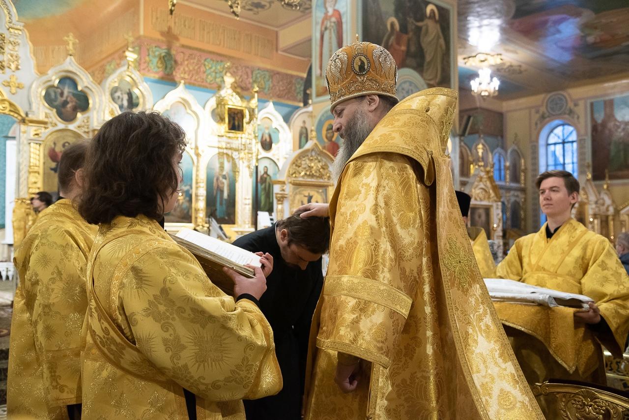 Фото Новосибирский митрополит Никодим благословил верующих на Рождественский пост 6
