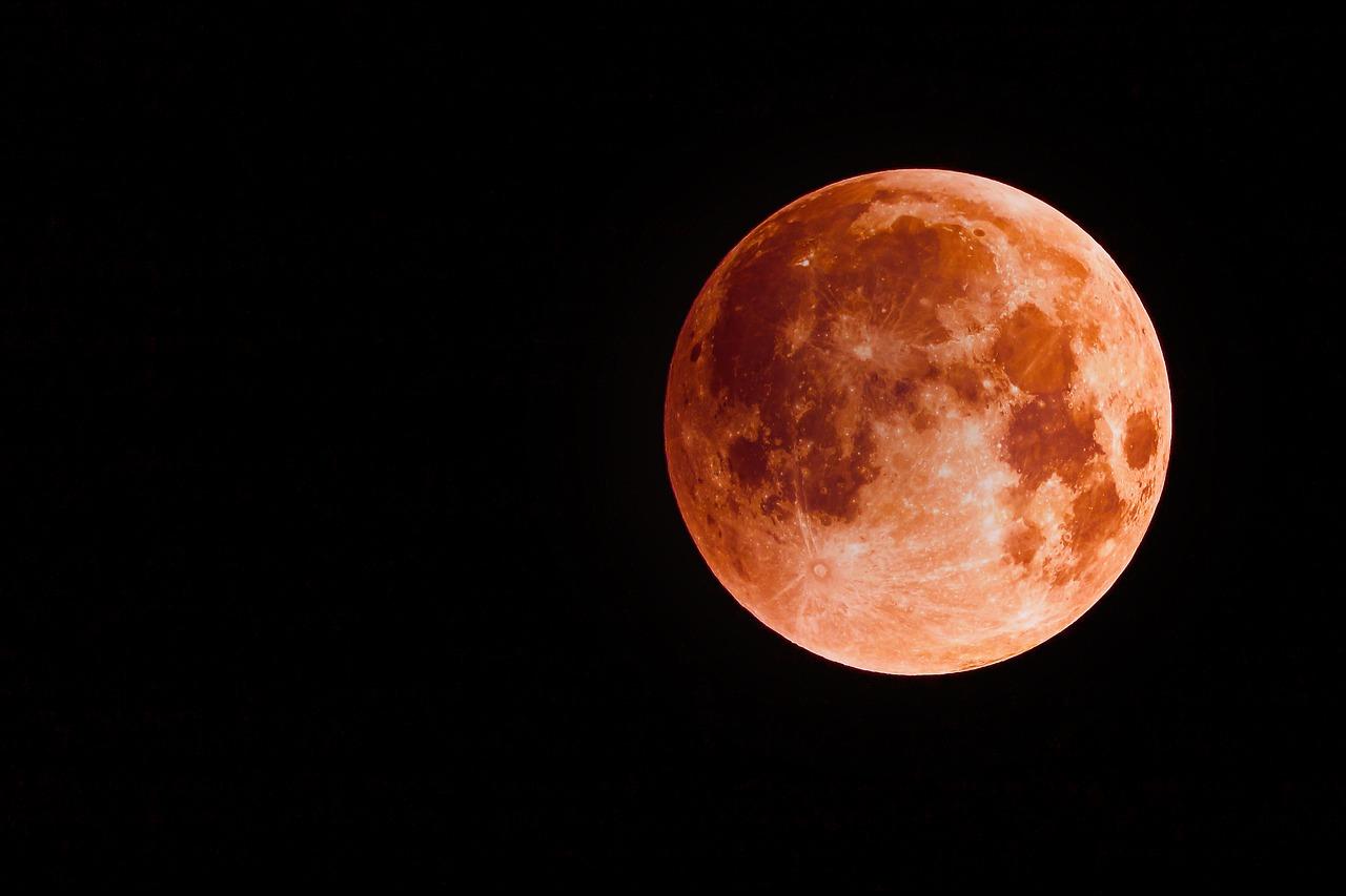 Фото Лунное затмение 19 ноября 2021 года: астролог предупредила о мощной «жизненной чистке», нервных срывах и потерях 2