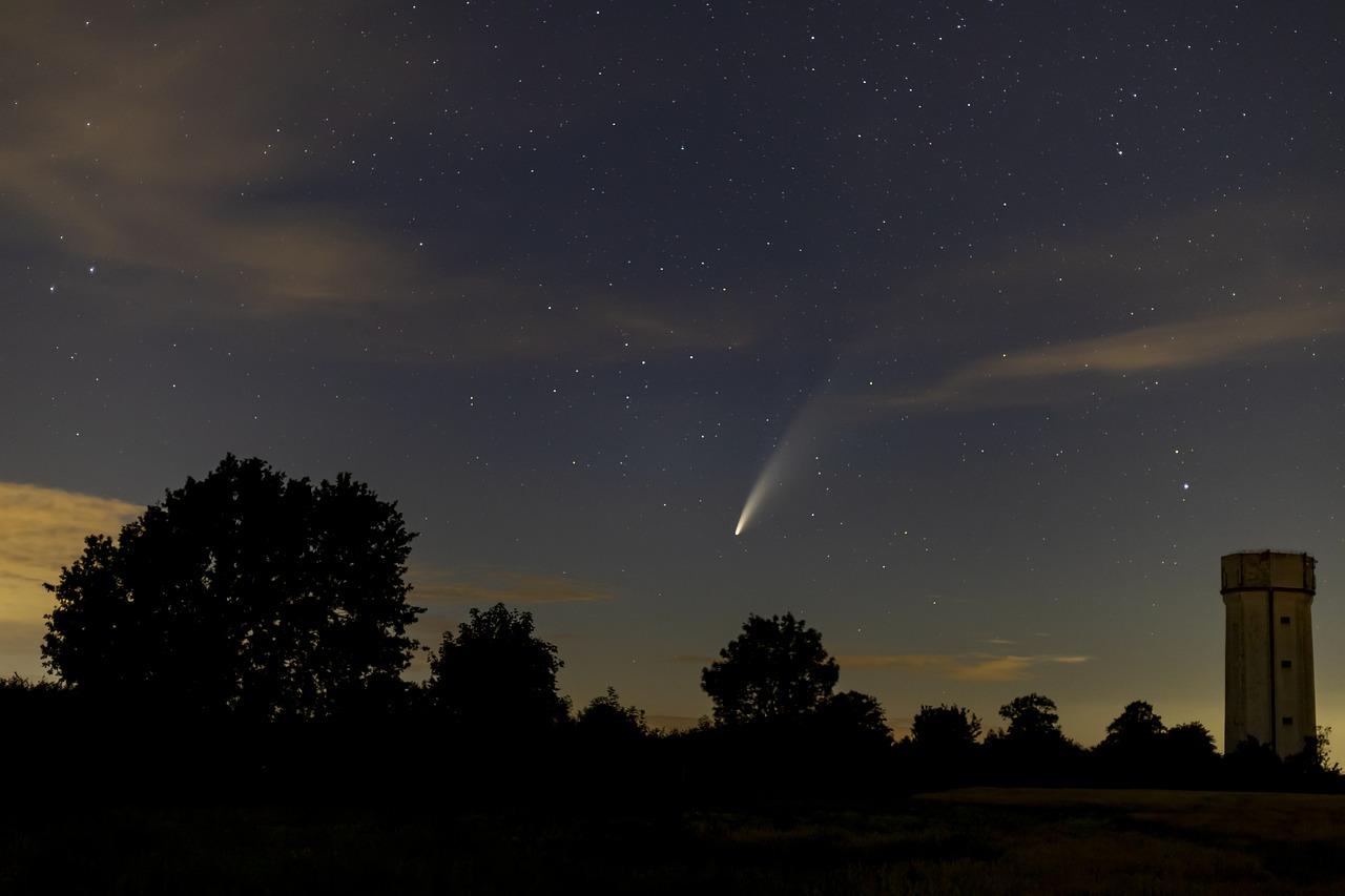 Фото Космическая гостья: астрономы назвали дату максимального сближения кометы Леонарда с Землёй в декабре 2021 года 2