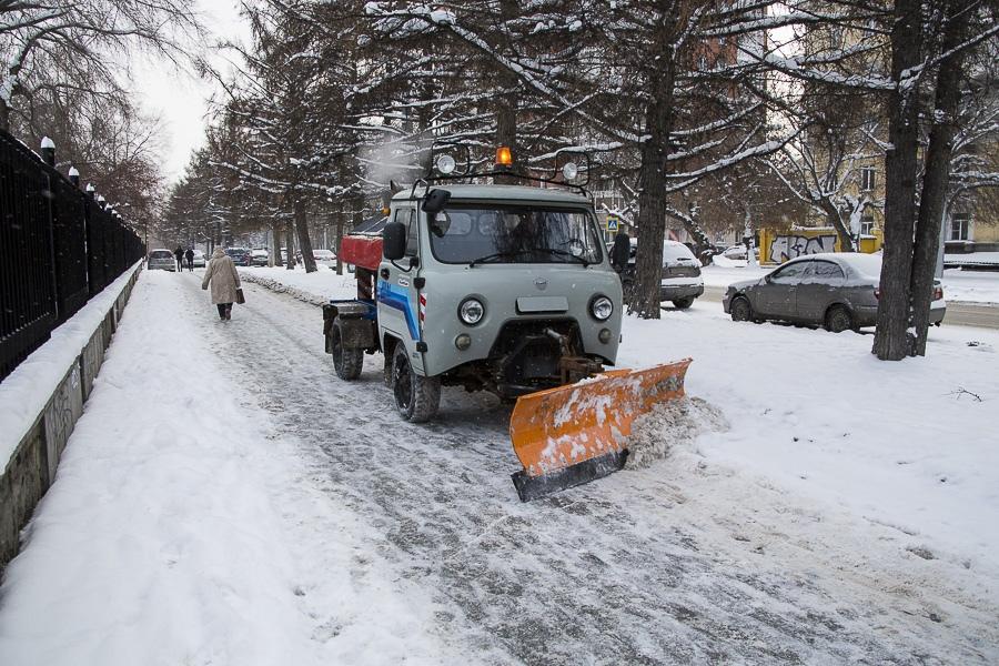 Где в Новосибирске не стоит парковать машину из-за уборки снега в ночь .