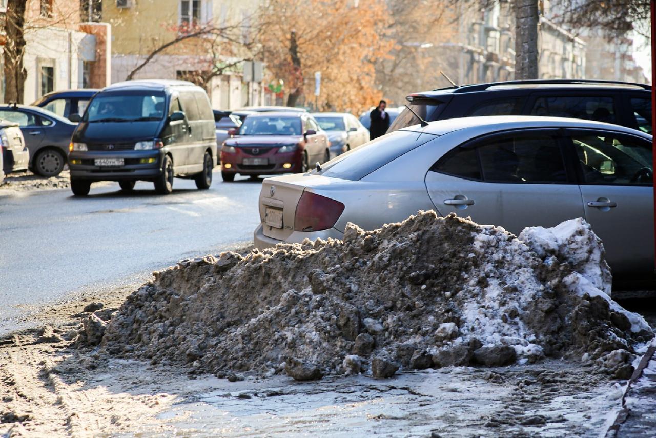 Фото «Фестиваль снежного уродства»: водители раскритиковали уборку дорог и парковок в Новосибирске 6