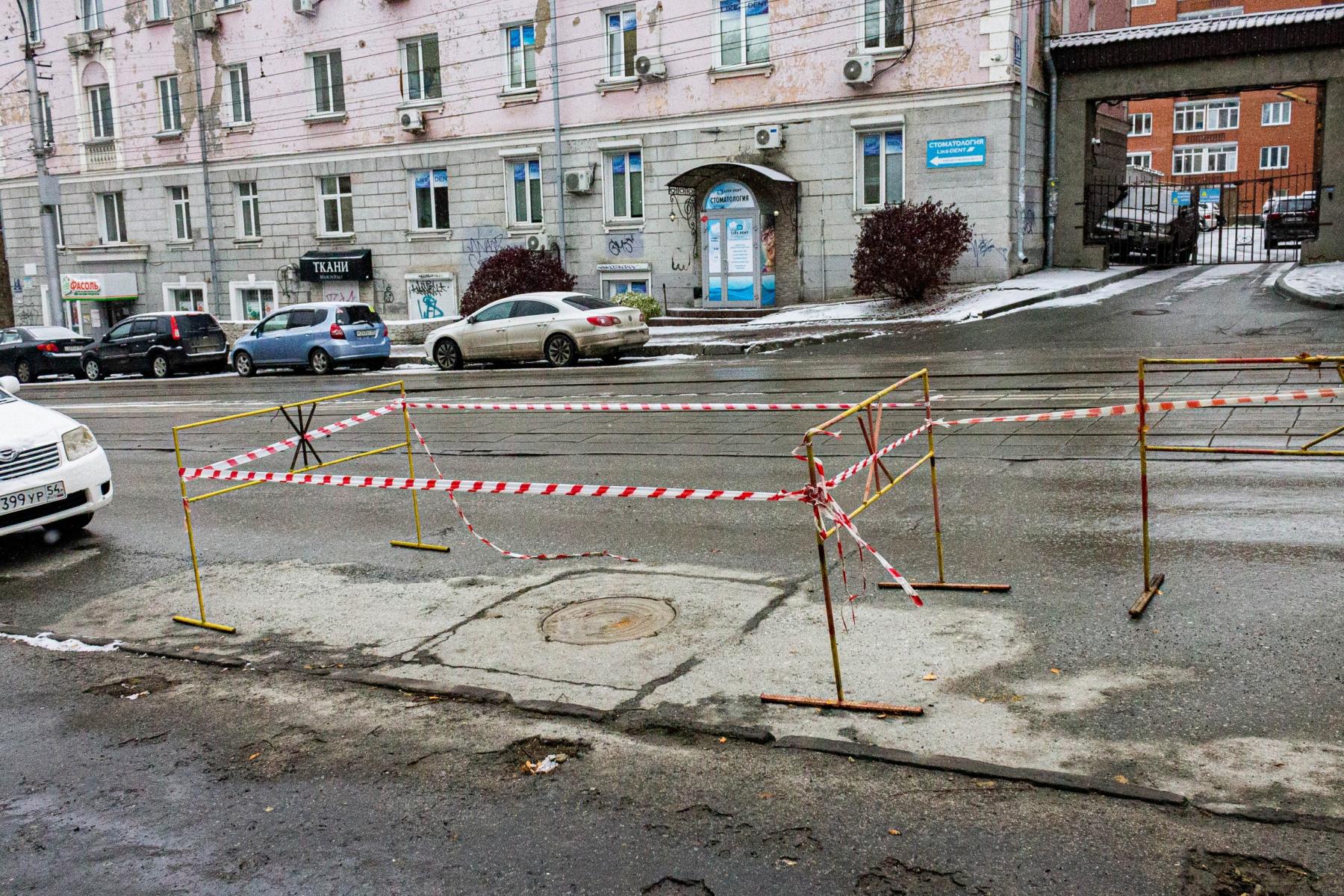 Фото «Живём как на пороховой бочке»: трое рабочих провалились в яму с кипятком в Новосибирске, но местных жителей это не удивило 8