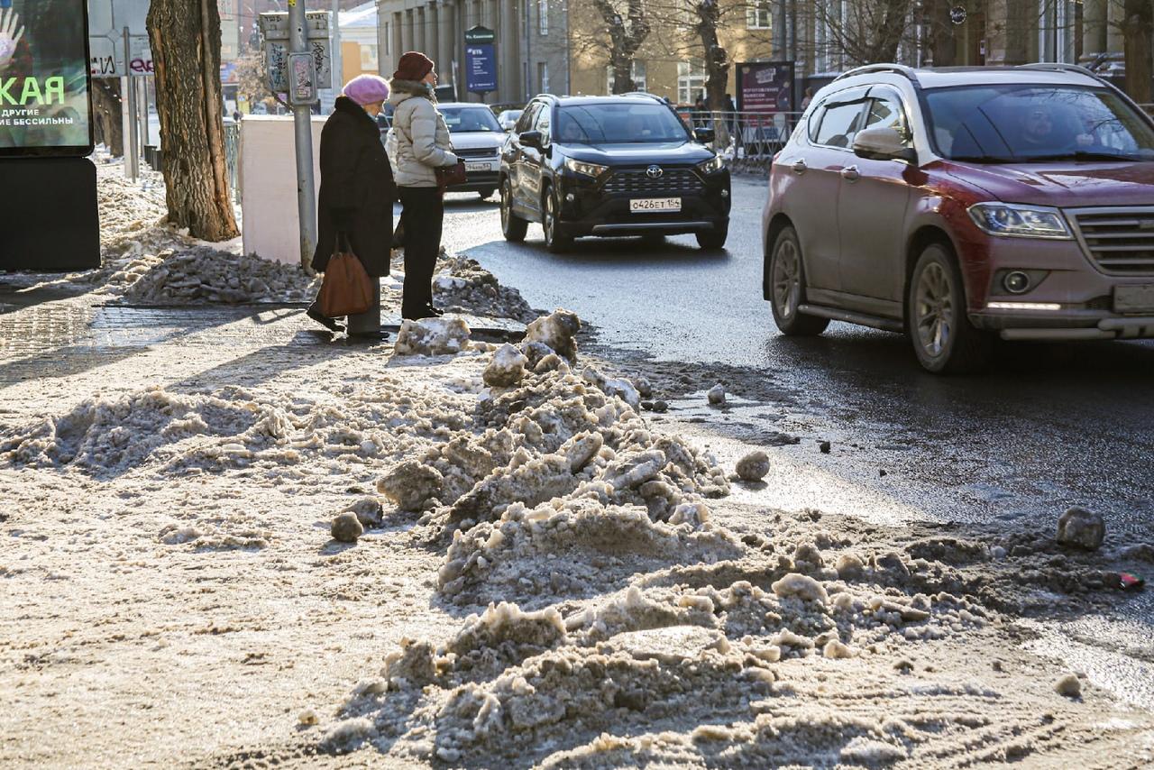 Фото «Фестиваль снежного уродства»: водители раскритиковали уборку дорог и парковок в Новосибирске 14