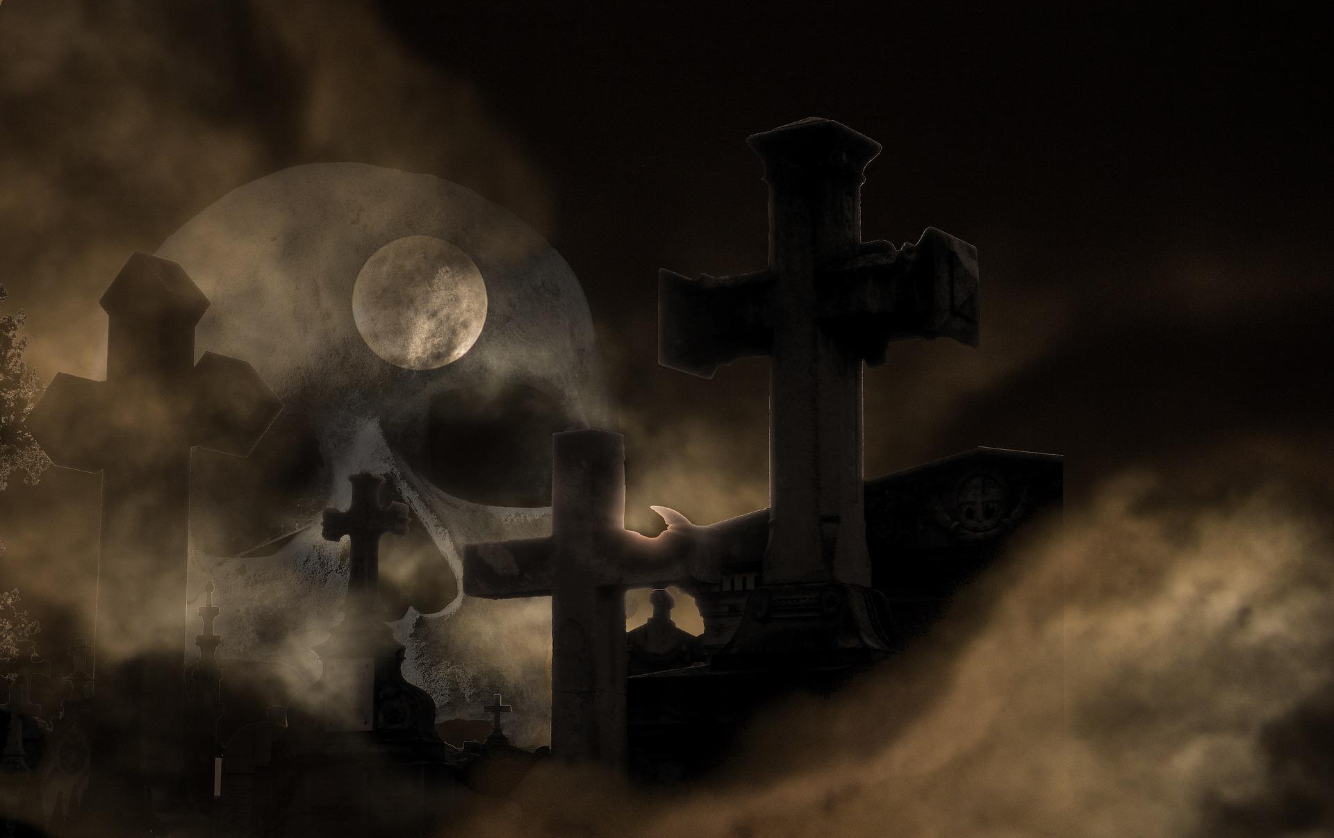 Почему нельзя ночью на кладбище. Мрачное кладбище. Мистическое кладбище. Мрачные кресты.