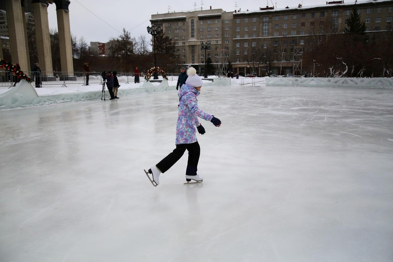 Фото Новый год без салюта, QR-коды на детских утренниках и катки для всех желающих – как в Новосибирске встретят 2022 год 3