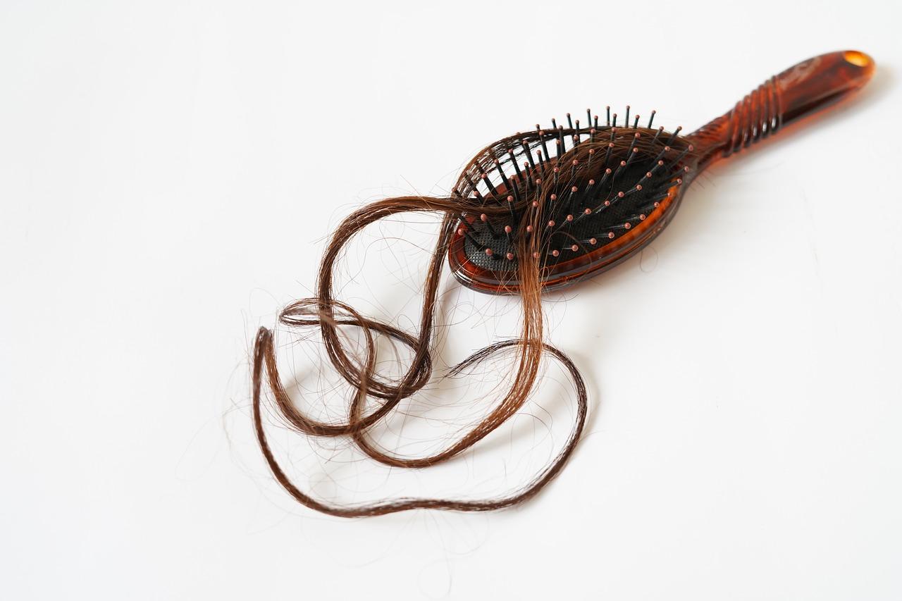 Фото Облысеете постепенно: шампуни с этими веществами провоцируют выпадение волос 2