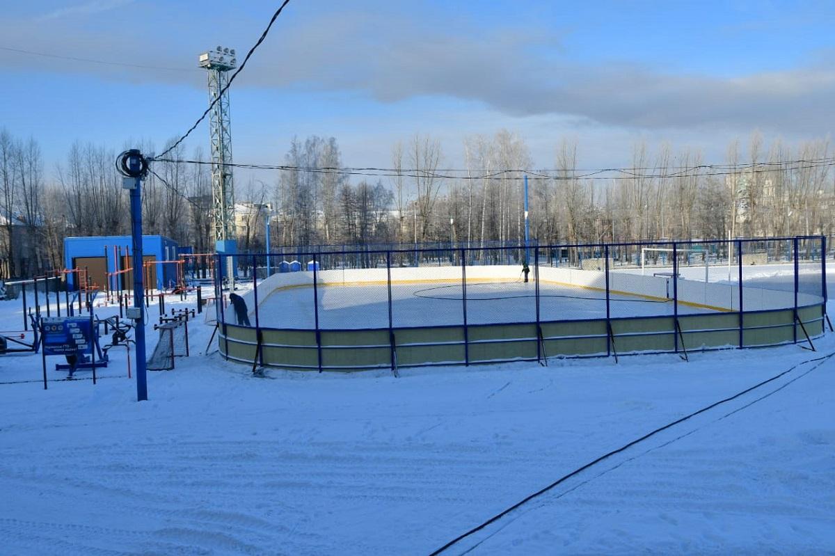 Фото Каток и хоккейную коробку открыли сегодня в Дзержинском районе Новосибирска 2