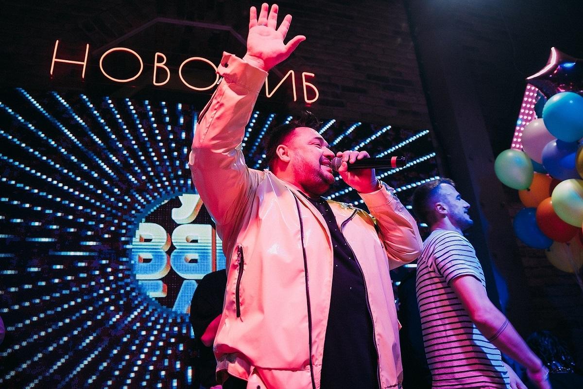 Фото В Новосибирске открылся бар «Руки Вверх!» с неповторимой атмосферой 90-х 6