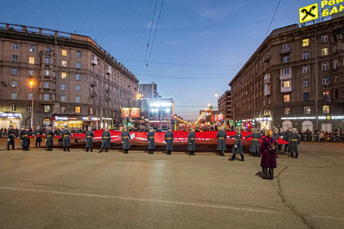Фото Открытие стелы «Новосибирск — город трудовой доблести» 3 ноября: 20 лучших фото 9