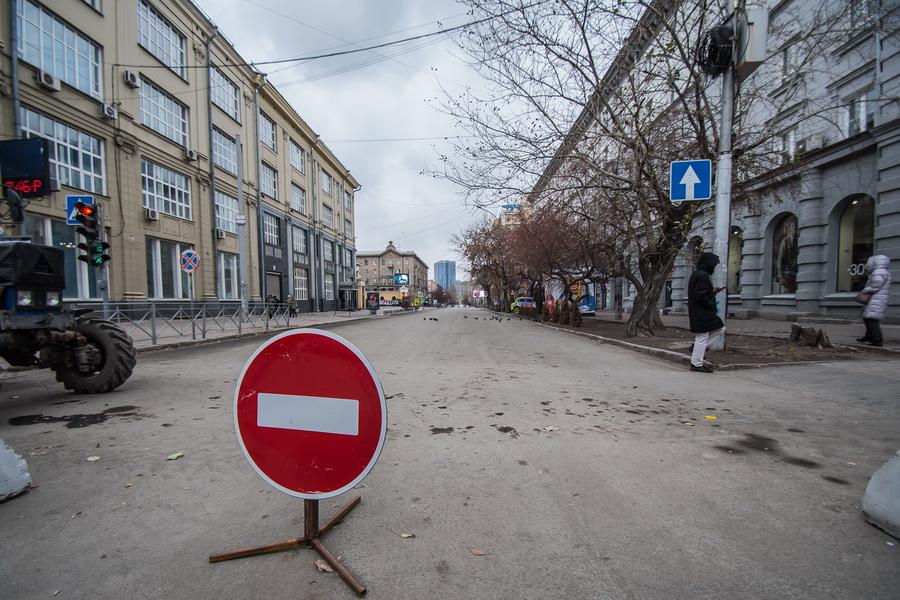 Фото В Новосибирске перекрыли улицу Ленина: 10 фото опустевших дорог 6