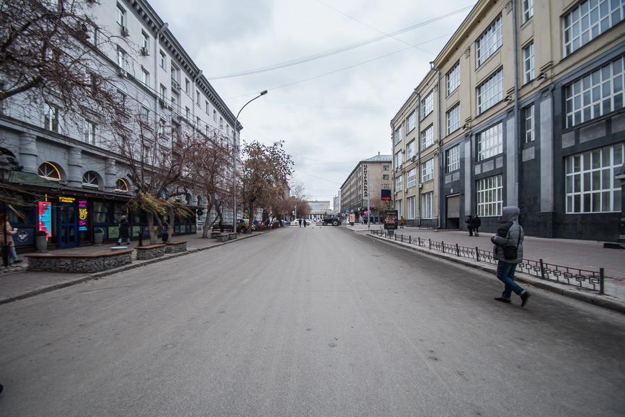 Фото «Праздник для вас же делают!»: пешеходы ответили возмущённым водителям после перекрытия улицы Ленина в Новосибирске 4
