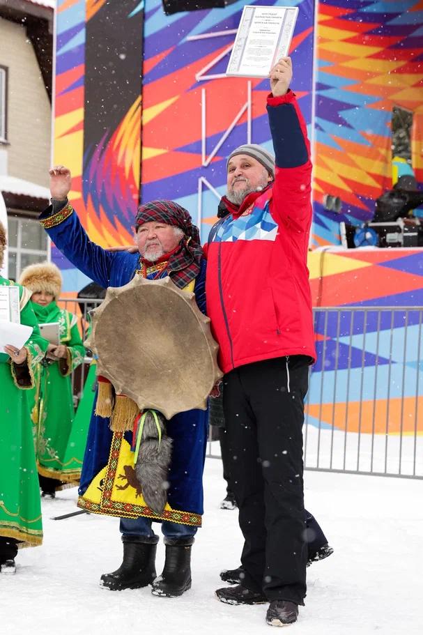 Фото Шаман дал добро: как в Шерегеше открыли новый горнолыжный сезон — 10 снежных фото 9