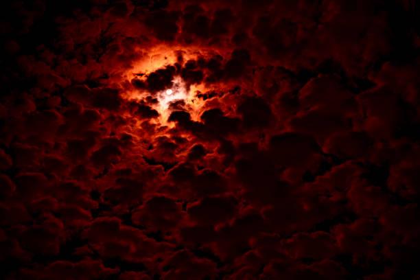 Фото Черный след Кровавой луны: астрологи предупредили о череде бед после полнолуния 8 ноября 2022 3