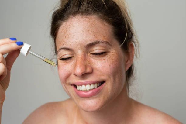 Фото Моментальный лифтинг: две эти процедуры перед нанесением макияжа убирают морщины на лице 3