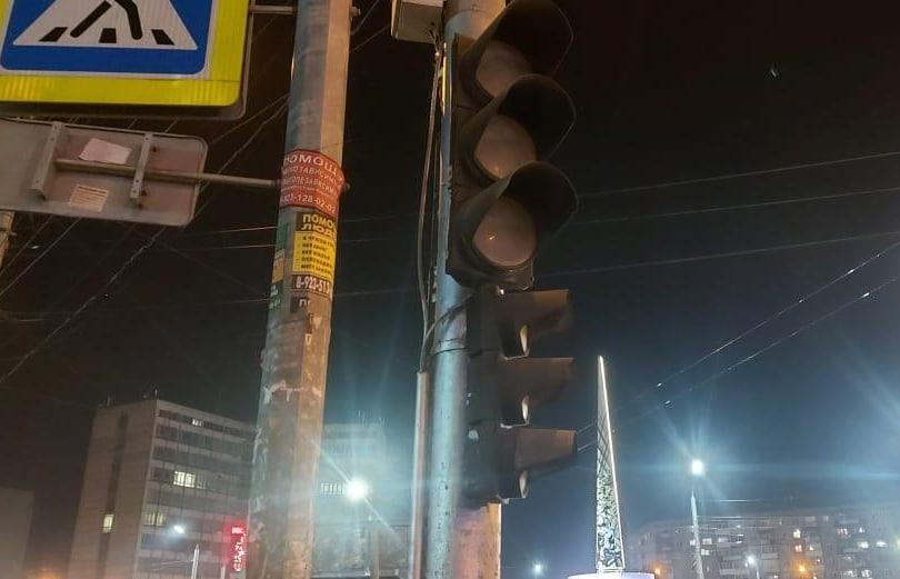 Фото В Новосибирске на площади Калинина вышли из строя все светофоры 2