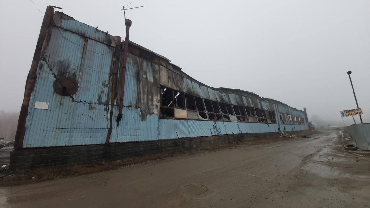 Фото Тушили 3 часа: смотрим, что осталось от сгоревшего склада на Богдана Хмельницкого в Новосибирске 2