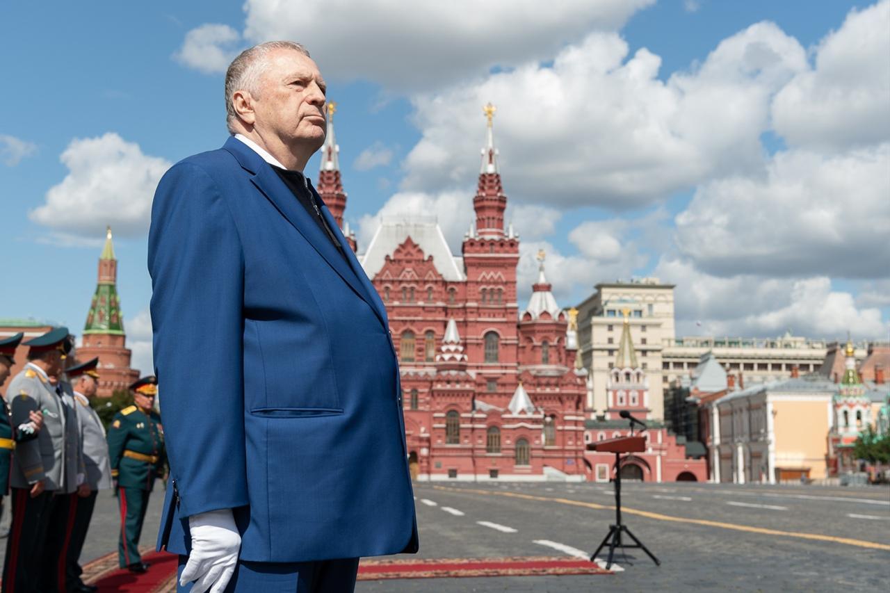 Фото Уже страшно: в Сети обсуждают пророчество Жириновского на 2023 год для России 8