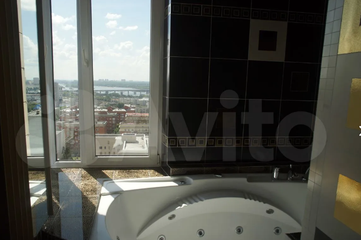 Фото В Новосибирске продают двухэтажную квартиру в небоскрёбе «Бэтмен» за 52 млн рублей 4