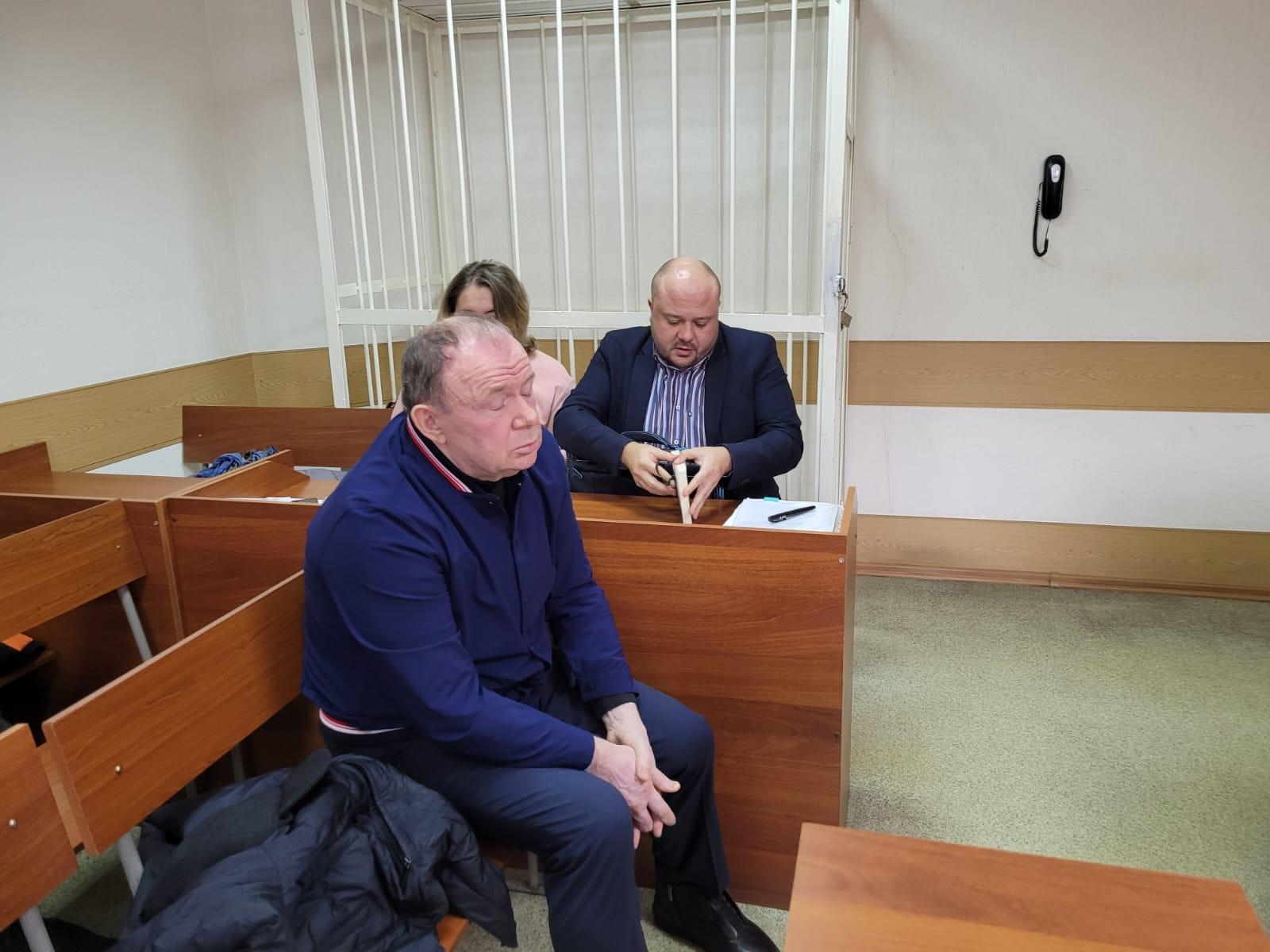 Фото В Новосибирске адвокаты обвиняемого в коррупции экс-сенатора Лаптева собрали для суда подписи верующих 4