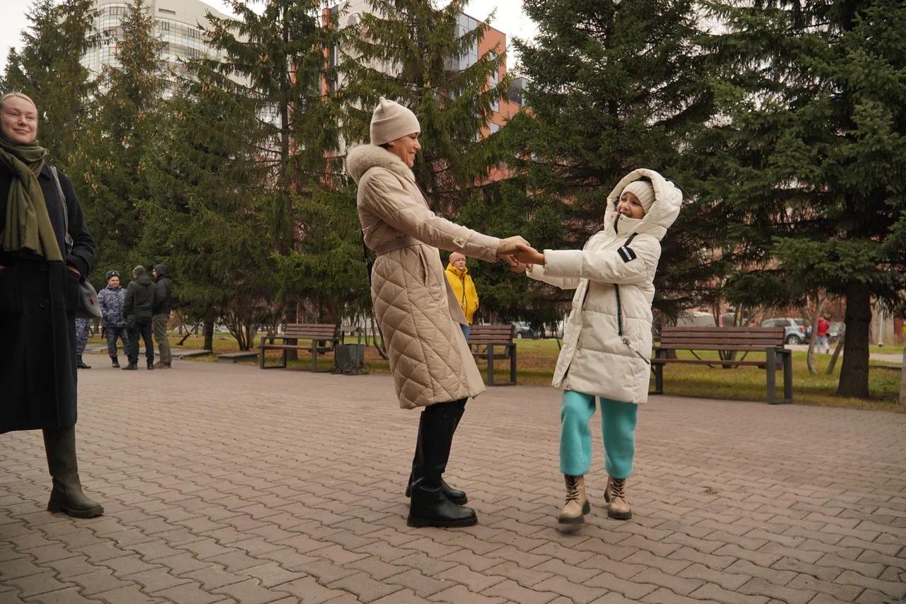 Фото В Новосибирске прошел митинг-концерт, посвященный Дню народного единства. Фоторепортаж 14