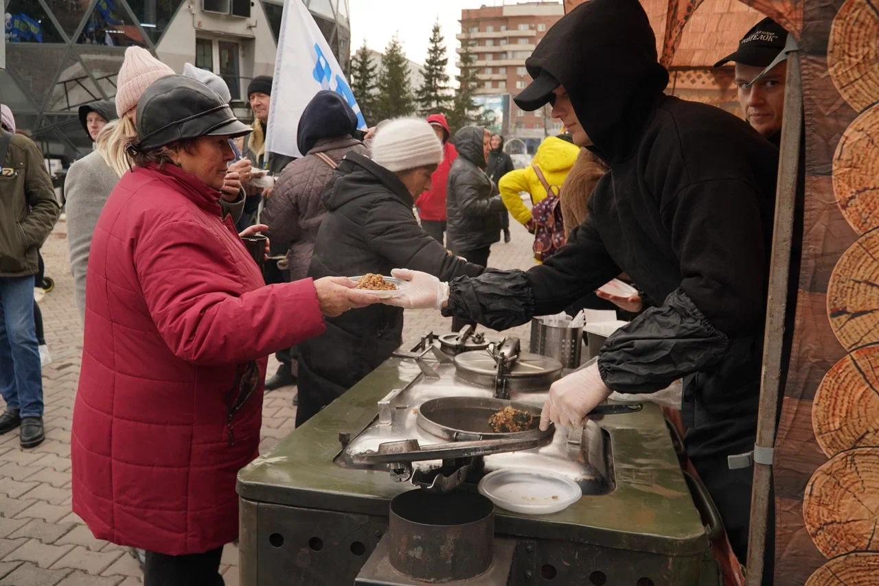 Фото В Новосибирске прошел митинг-концерт, посвященный Дню народного единства. Фоторепортаж 20