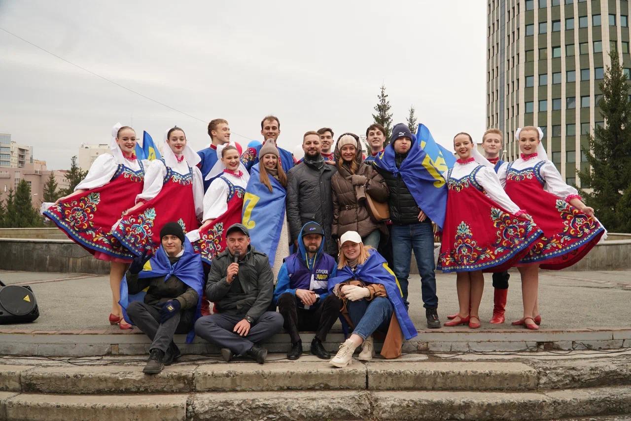 Фото В Новосибирске прошел митинг-концерт, посвященный Дню народного единства. Фоторепортаж 23