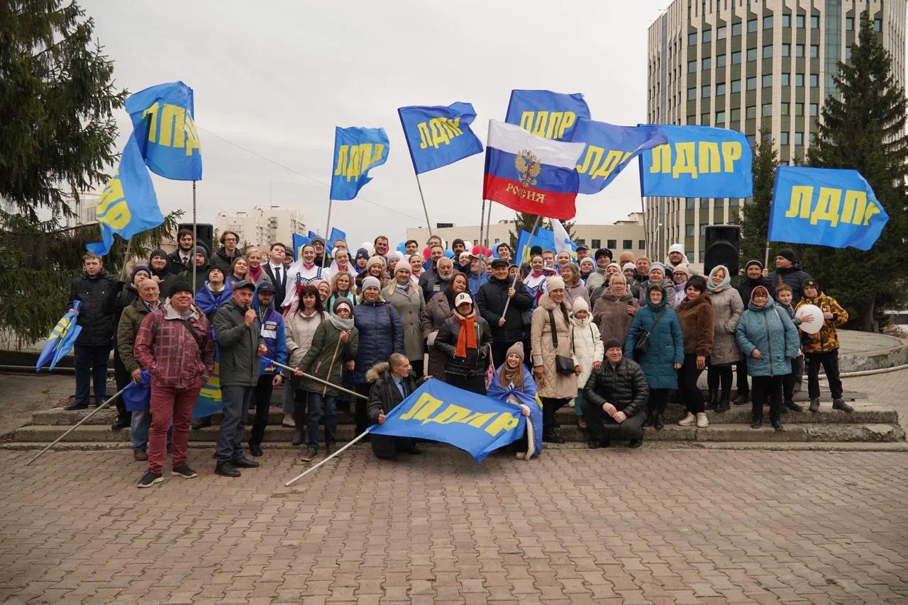 Фото В Новосибирске прошел митинг-концерт, посвященный Дню народного единства. Фоторепортаж 24