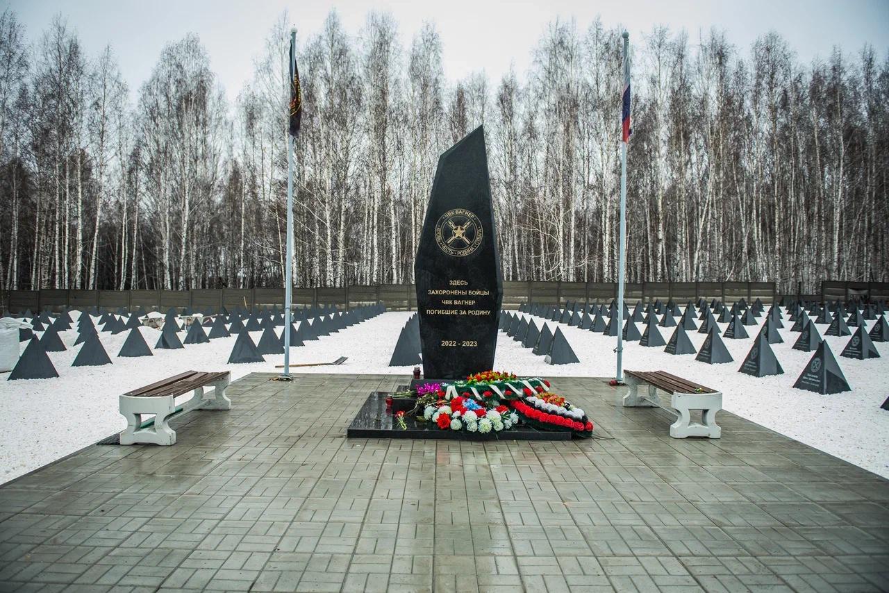 Фото В Новосибирске опубликованы фотографии сотен мраморных памятников ЧВК «Вагнер» 3