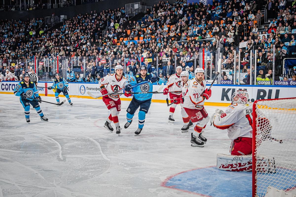 Фото Хоккейная «Сибирь» уступила «Автомобилисту» в домашнем матче. Фоторепортаж 13
