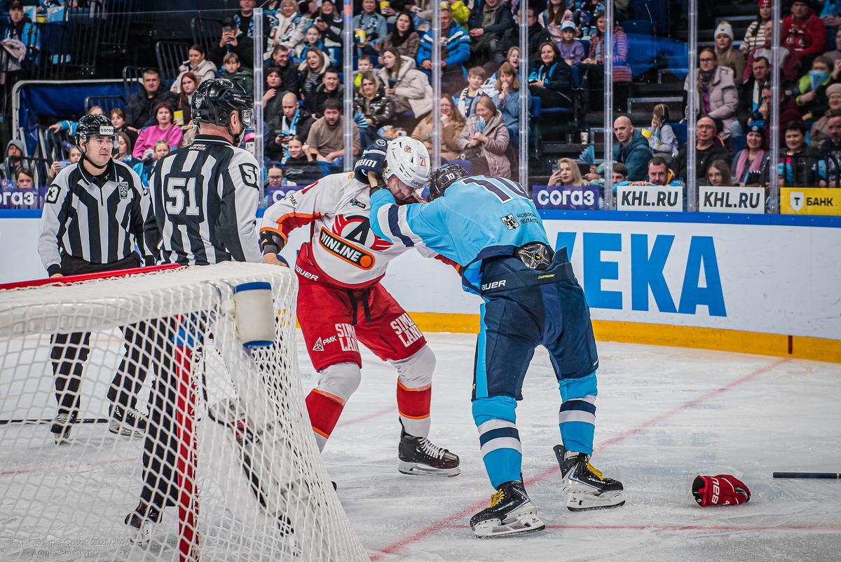 Фото Хоккейная «Сибирь» уступила «Автомобилисту» в домашнем матче. Фоторепортаж 14