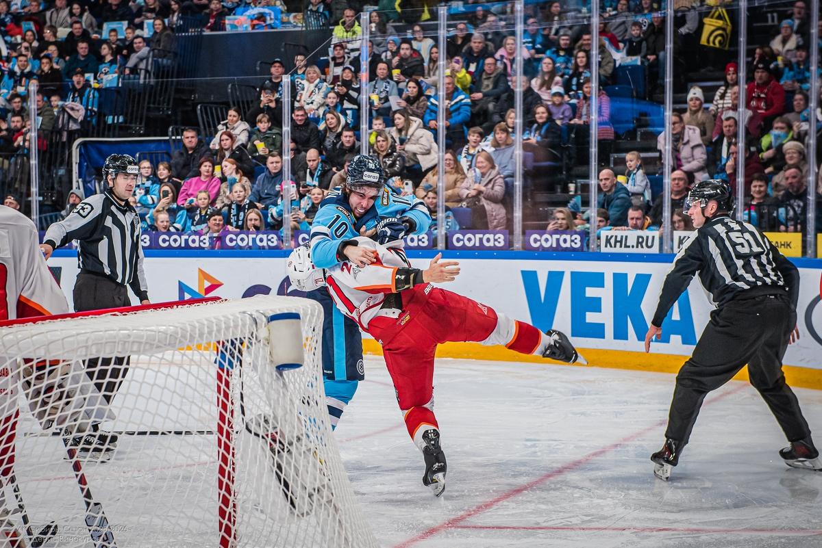 Фото Хоккейная «Сибирь» уступила «Автомобилисту» в домашнем матче. Фоторепортаж 15