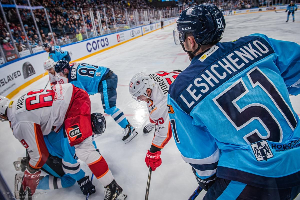 Фото Хоккейная «Сибирь» уступила «Автомобилисту» в домашнем матче. Фоторепортаж 16