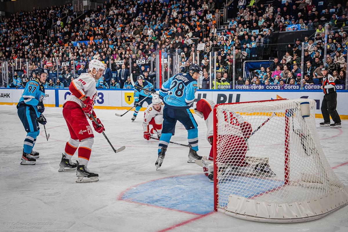 Фото Хоккейная «Сибирь» уступила «Автомобилисту» в домашнем матче. Фоторепортаж 17