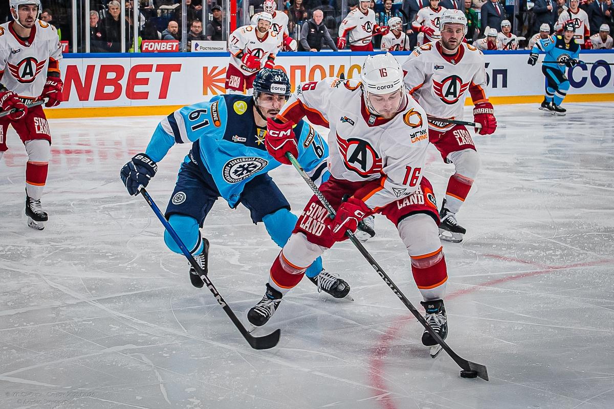 Фото Хоккейная «Сибирь» уступила «Автомобилисту» в домашнем матче. Фоторепортаж 27