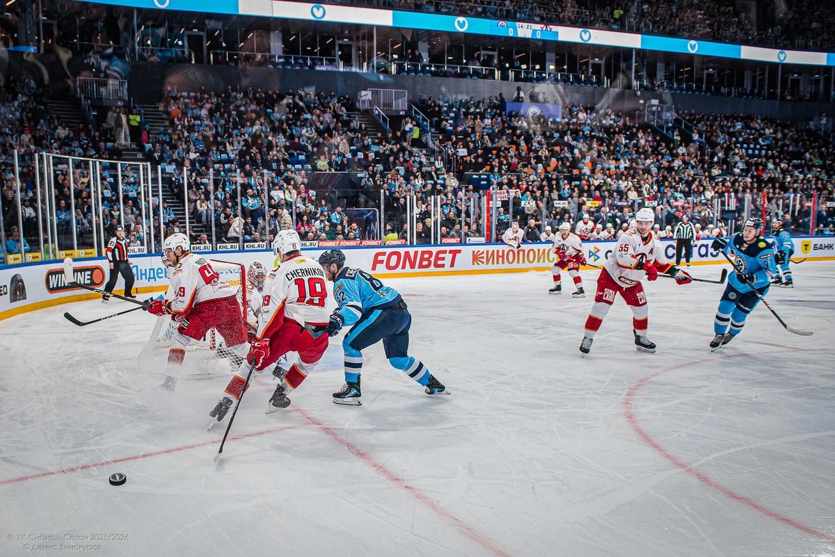 Фото Хоккейная «Сибирь» уступила «Автомобилисту» в домашнем матче. Фоторепортаж 6
