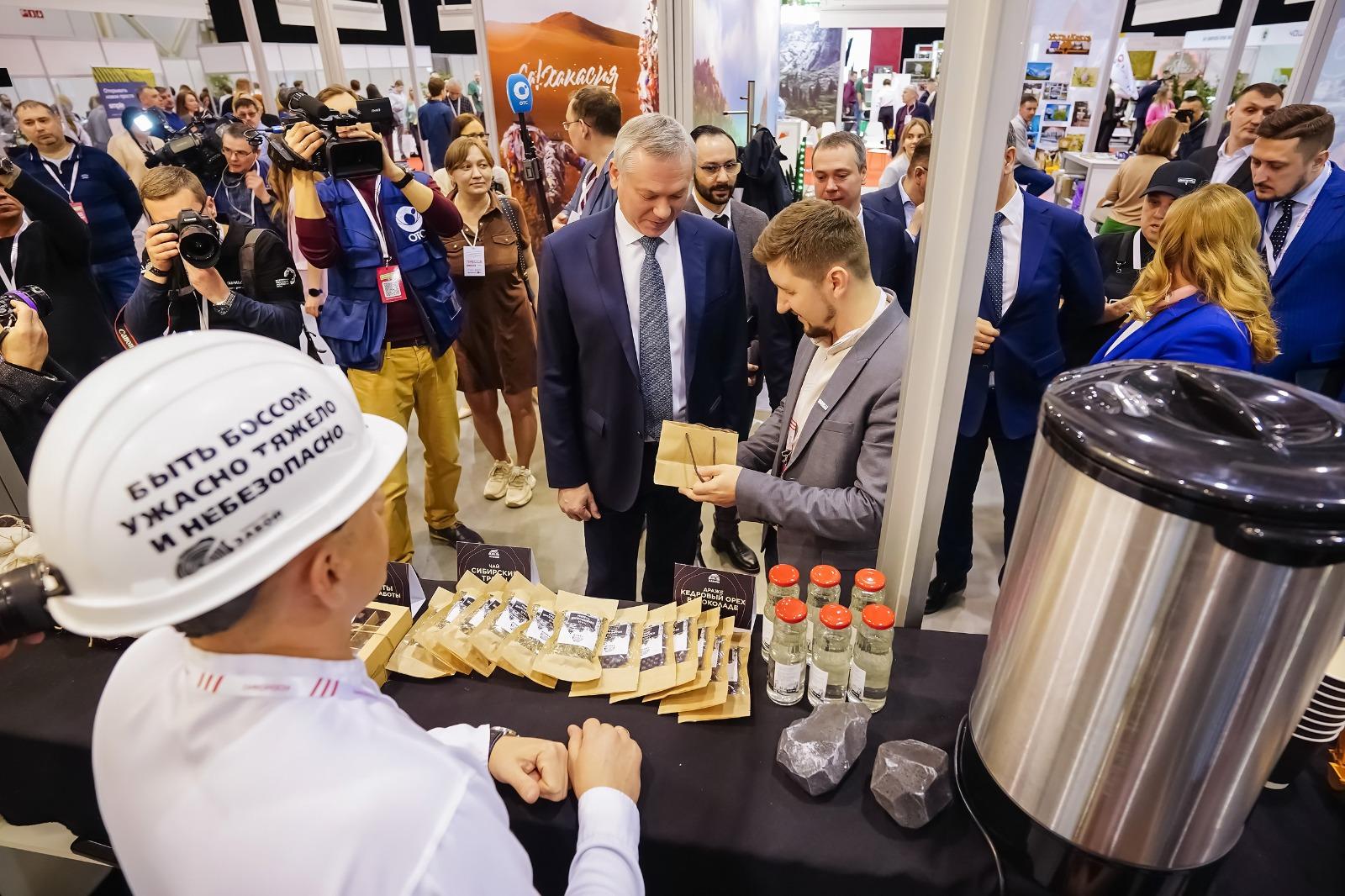 Фото Знакомства важны, но прибыль ещё важнее: 2 выставки, где рождаются контракты и контакты 2 - Сиб.ФМ Фото Знакомства важны, но прибыль ещё важнее: 2 выставки, где рождаются контракты и контакты 2