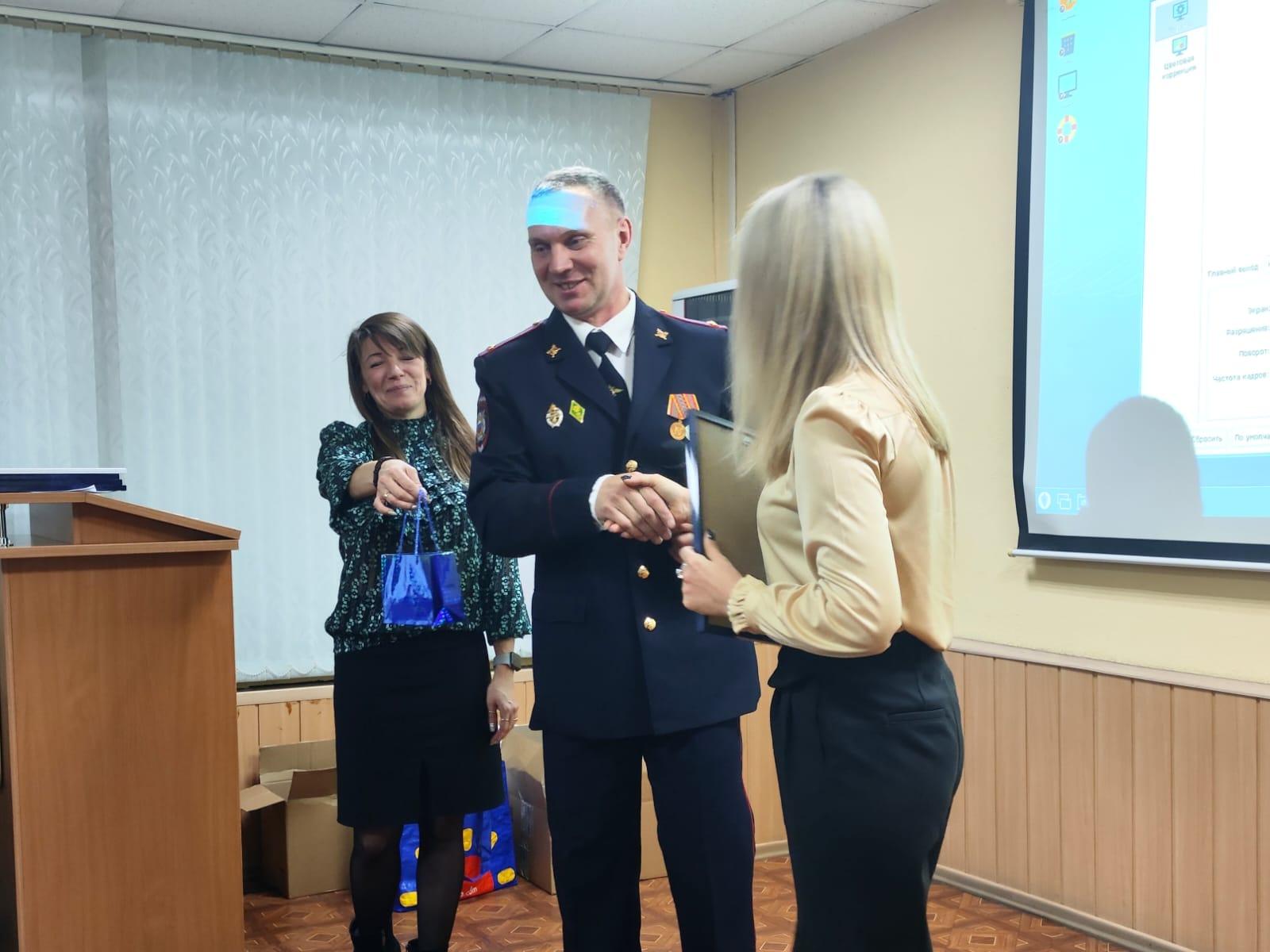 Фото Новосибирские полицейские отметили День сотрудников органов внутренних дел РФ 5 - Сиб.ФМ Фото Новосибирские полицейские отметили День сотрудников органов внутренних дел РФ 5