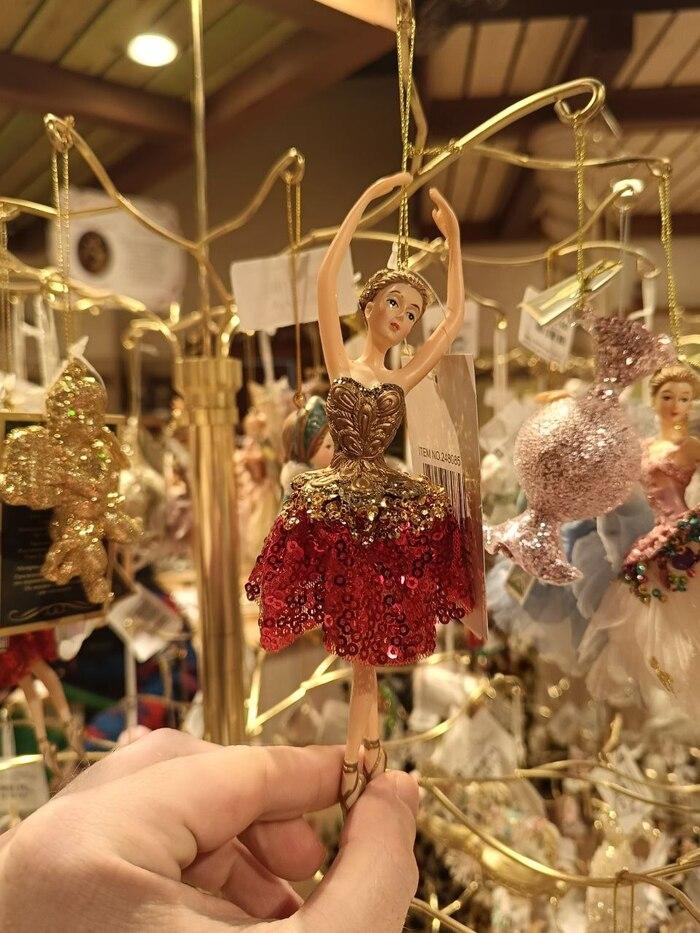 Фото В Новосибирске засияли витрины: город погрузился в атмосферу Нового года 2