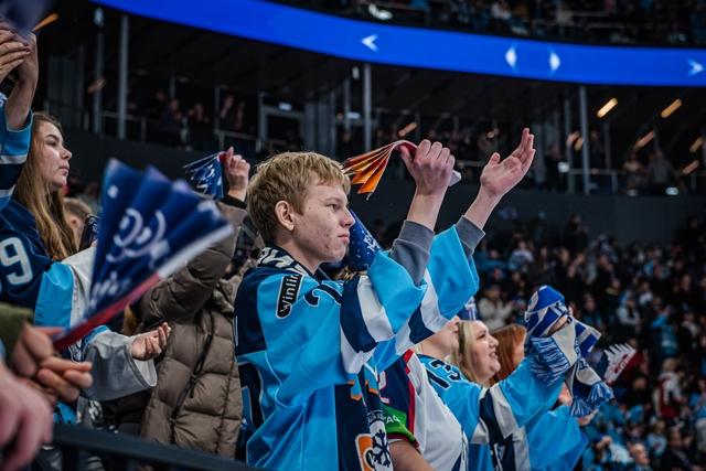 Фото Хоккейная «Сибирь» уступила «Торпедо» по буллитам. Фоторепортаж 8