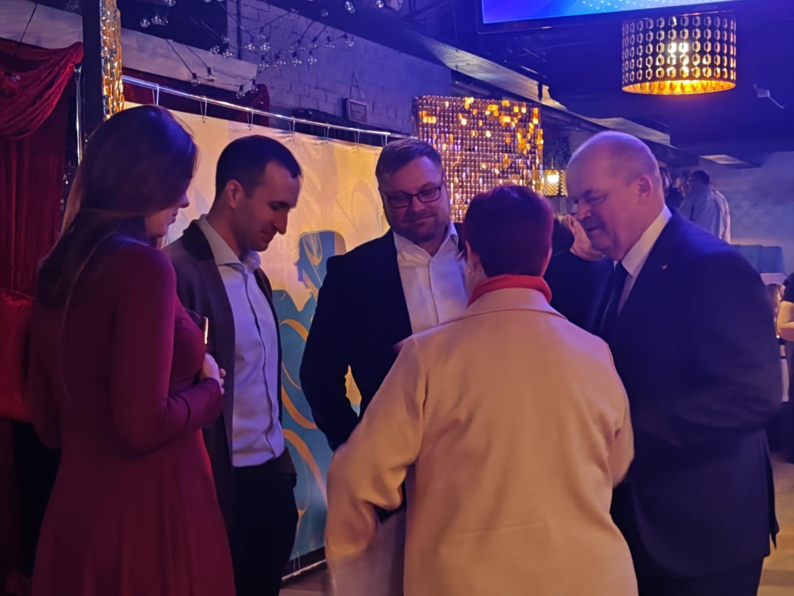 Фото В Новосибирске отпраздновали 90-летие школы №55 3 - Сиб.ФМ Фото В Новосибирске отпраздновали 90-летие школы №55 3